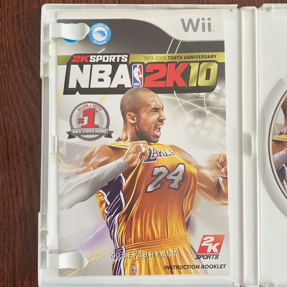 Wii Game — NBA 2K10 (1999-2009 Tenth Anniversary) - Picture 4 of 5